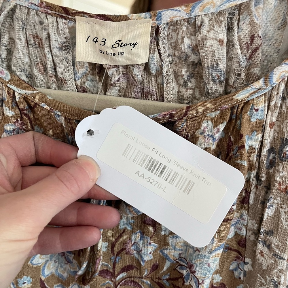 NWT 1 4 3 Story Floral Print Women's Top - Picture 7 of 7